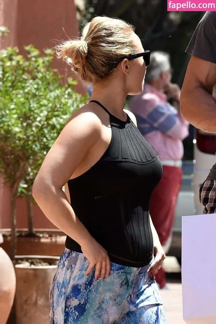 Hayden Panettiere Onlyfans Photo Gallery 