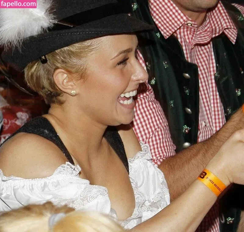 Hayden Panettiere Onlyfans Photo Gallery 