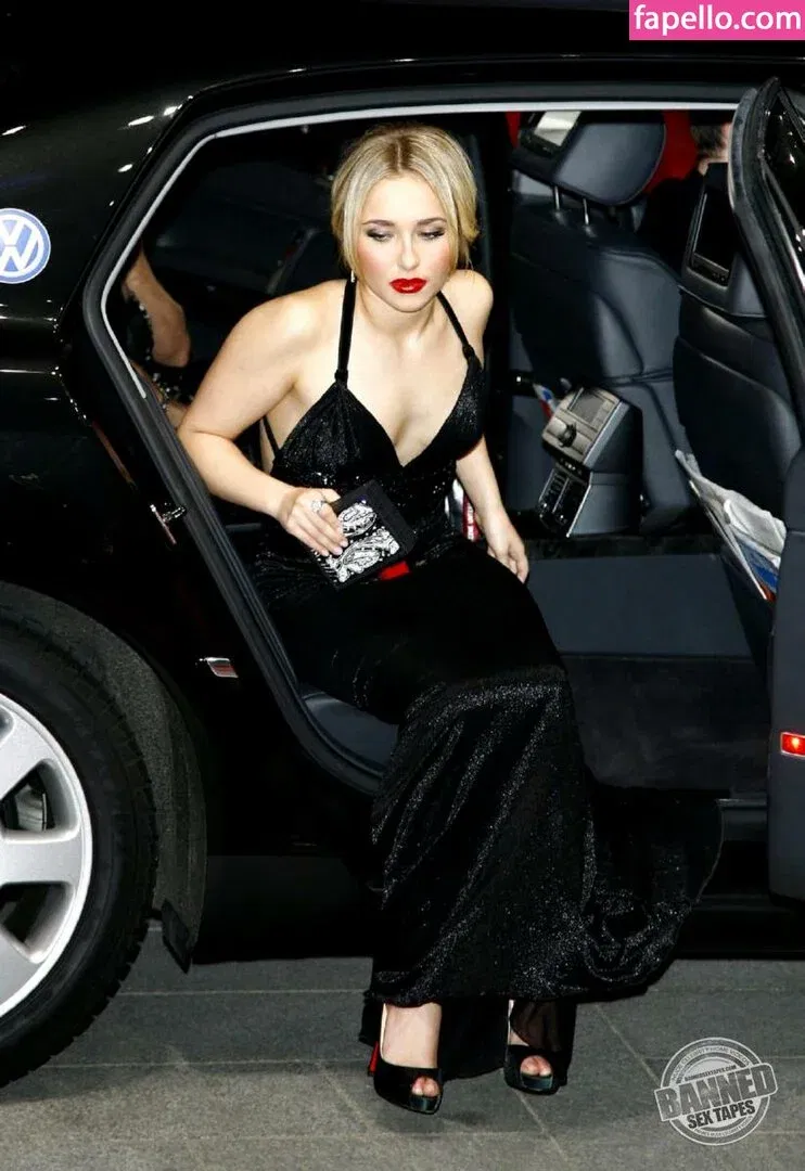 Hayden Panettiere Onlyfans Photo Gallery 