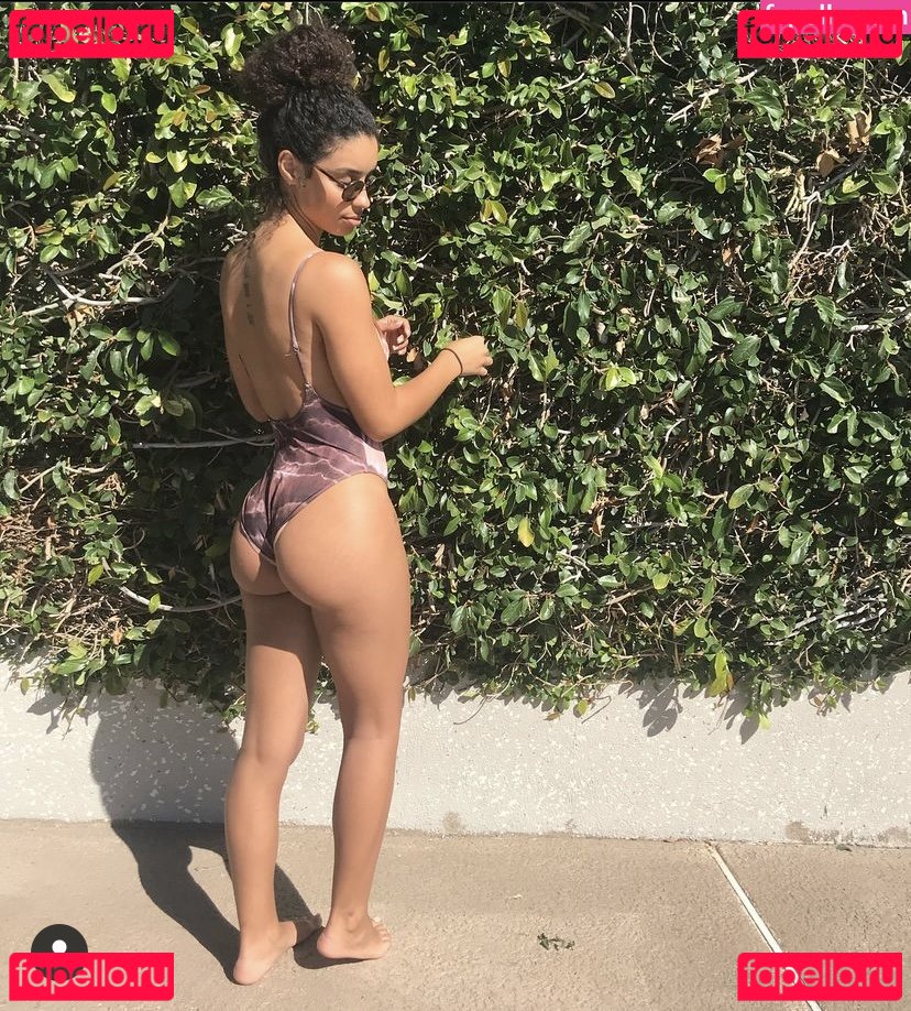 Christina Santini / Santinihoudini Onlyfans Photo Gallery 