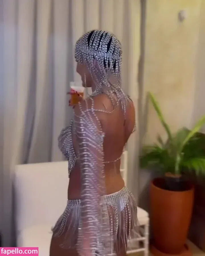 Deborah Secco Onlyfans Photo Gallery 