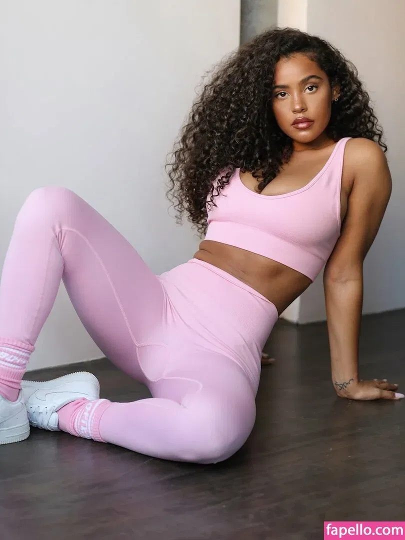 Malaika Terry Onlyfans Photo Gallery 