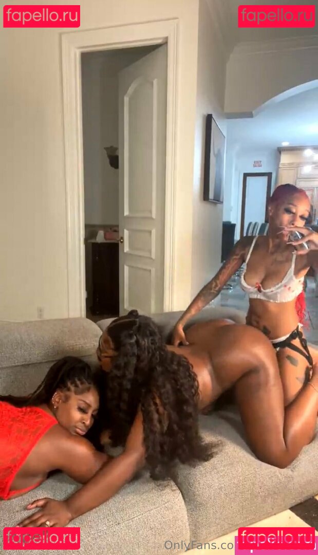 vickyhyuga / vickyhyugaaa Onlyfans Photo Gallery 