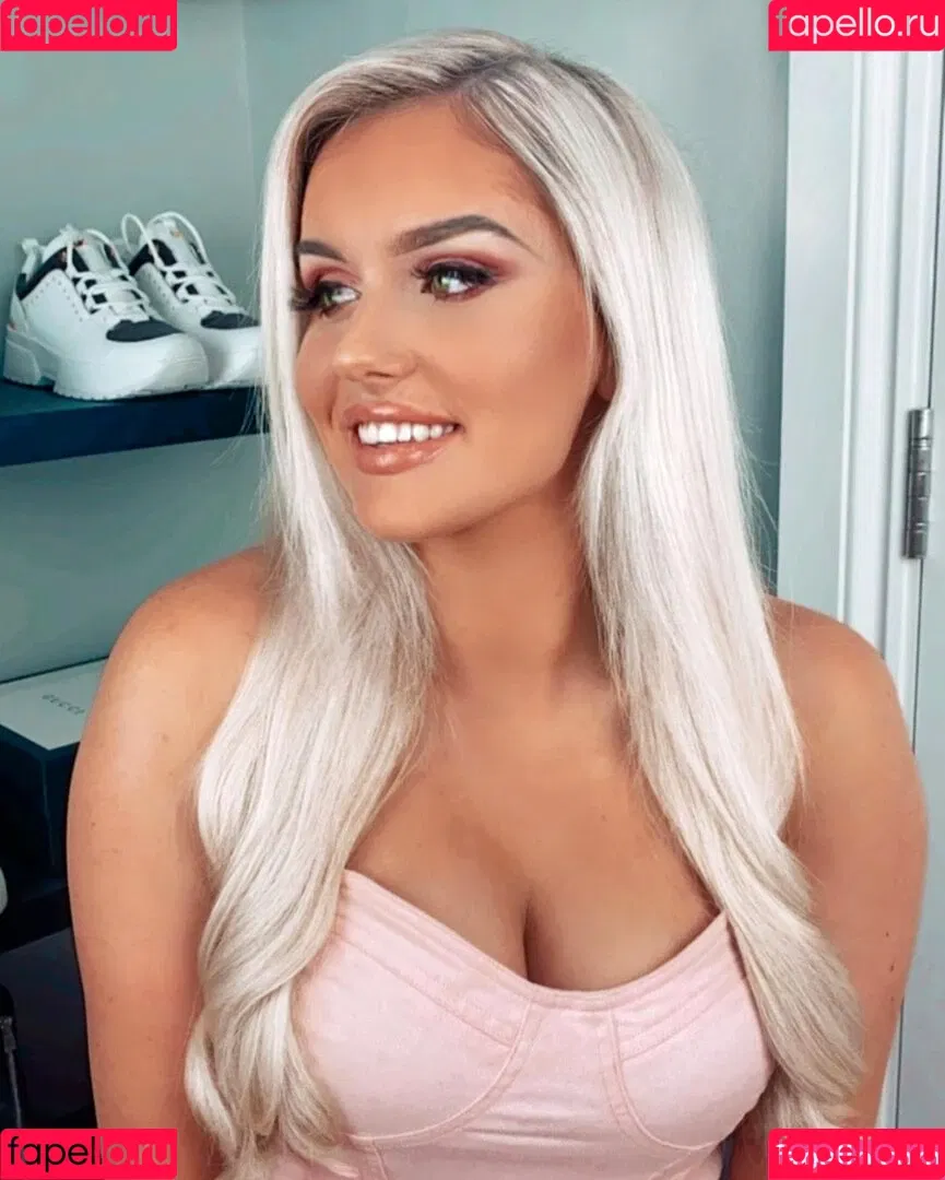 Mariah May Onlyfans Photo Gallery 