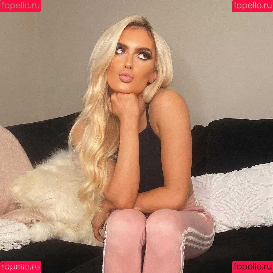 Mariah May Onlyfans Photo Gallery 