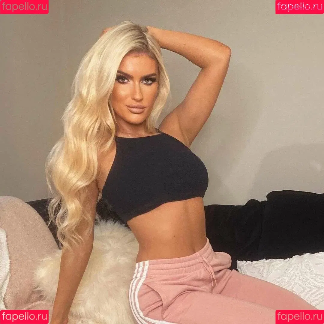 Mariah May Onlyfans Photo Gallery 