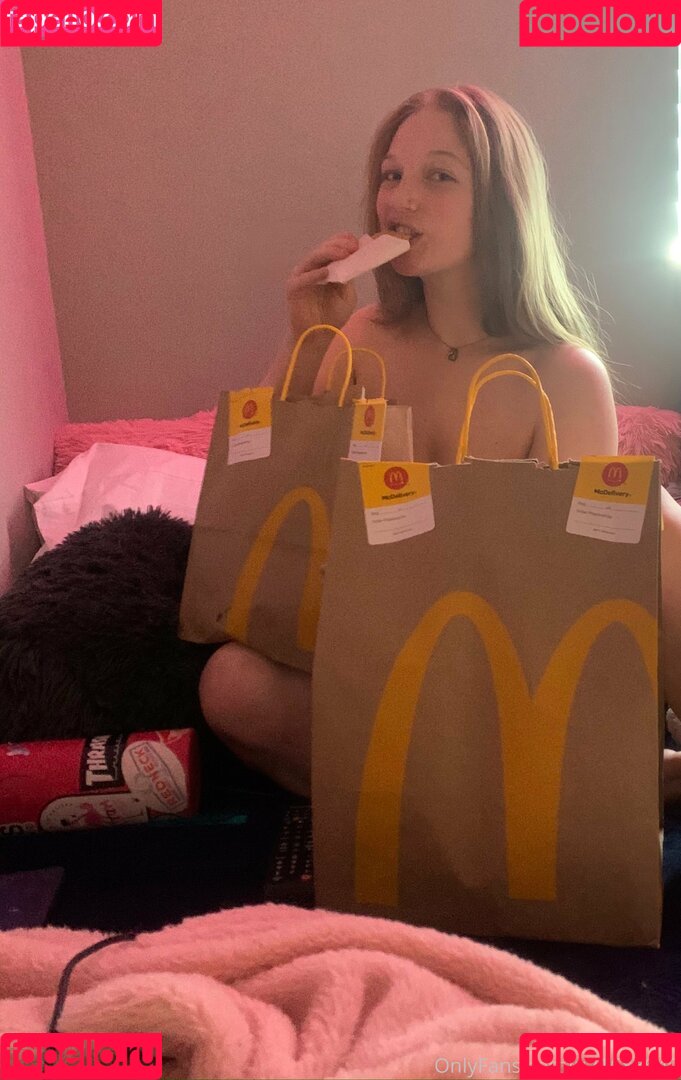 BrittSmith Onlyfans Photo Gallery 