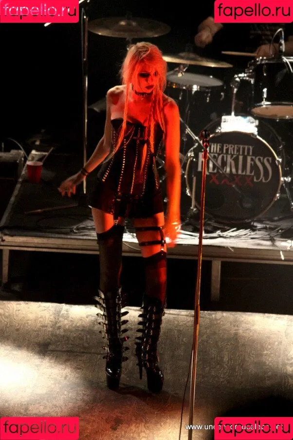 Taylor Momsen Onlyfans Photo Gallery 