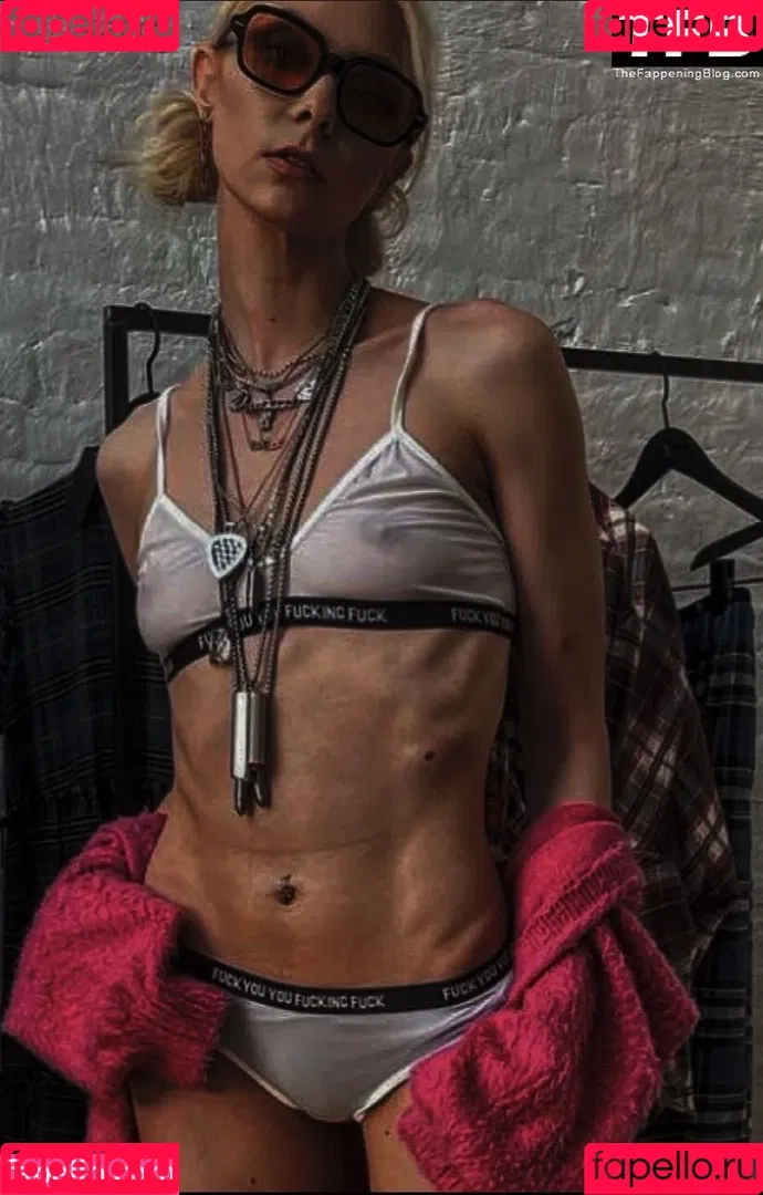 Taylor Momsen Onlyfans Photo Gallery 