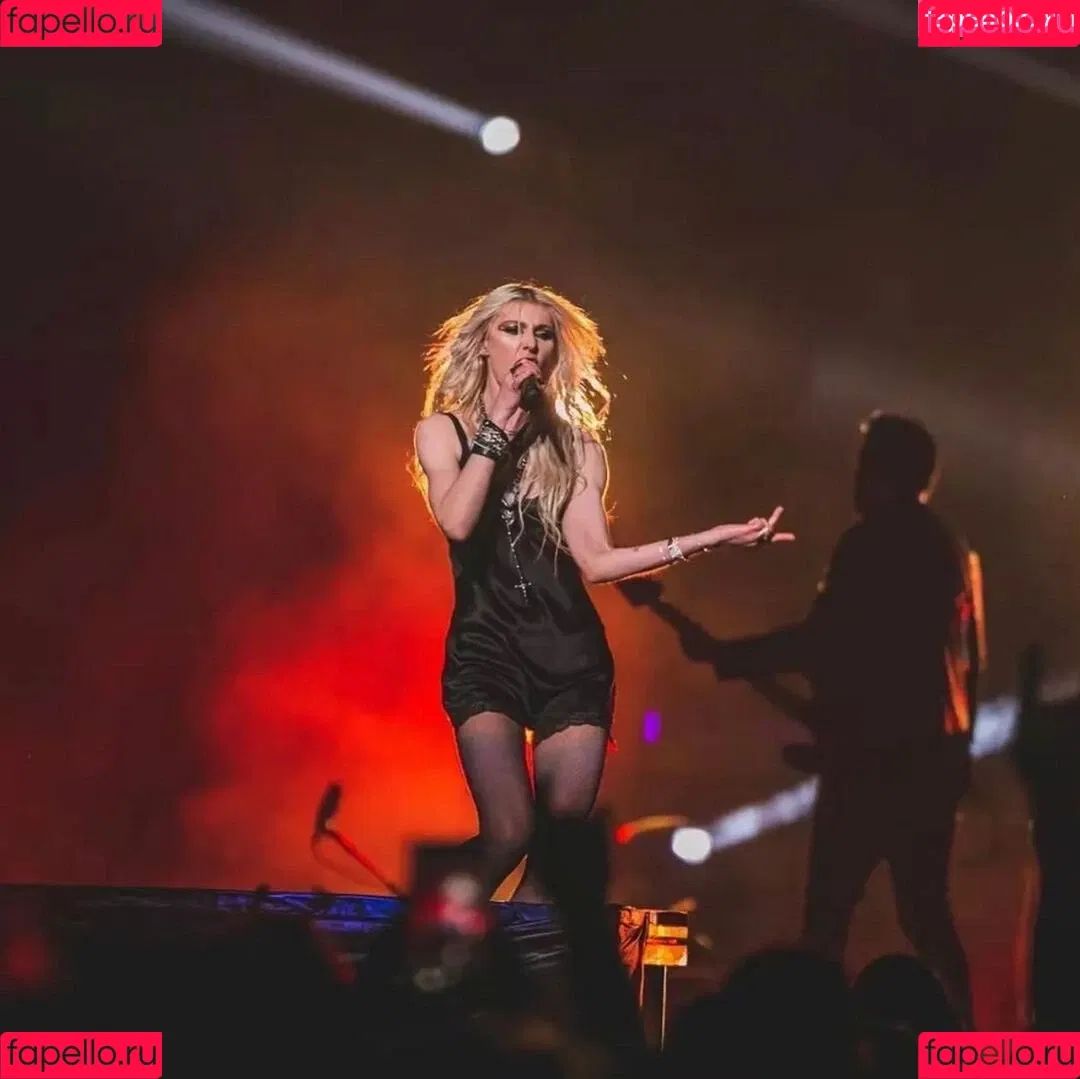 Taylor Momsen Onlyfans Photo Gallery 