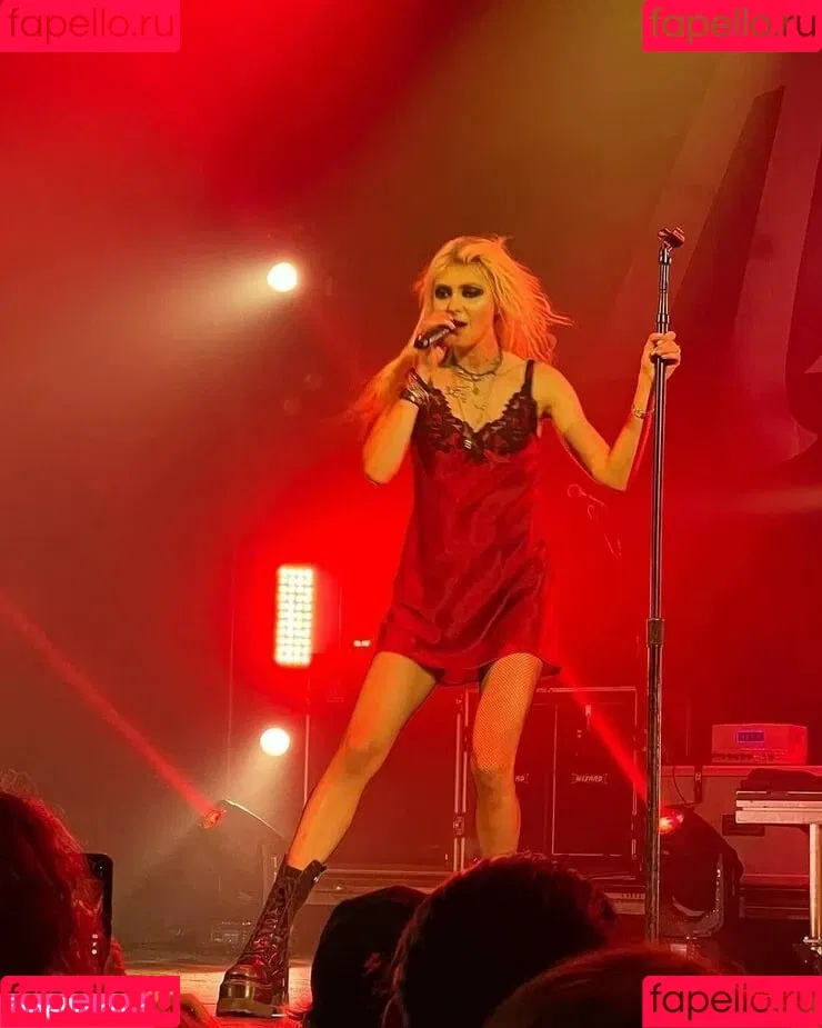 Taylor Momsen Onlyfans Photo Gallery 