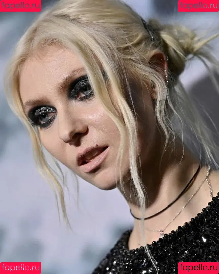 Taylor Momsen Onlyfans Photo Gallery 