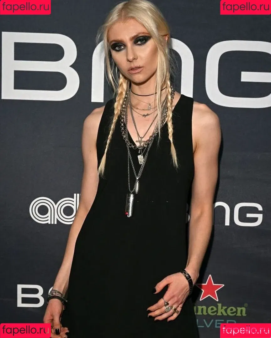 Taylor Momsen Onlyfans Photo Gallery 