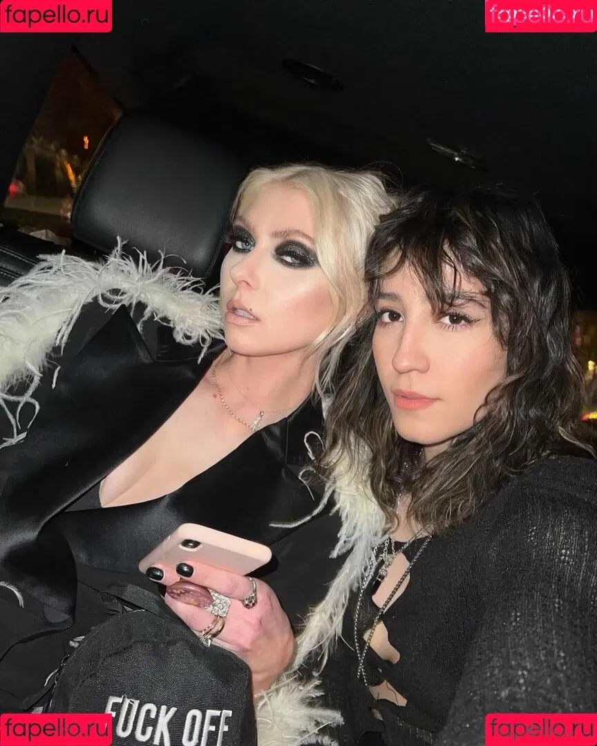 Taylor Momsen Onlyfans Photo Gallery 
