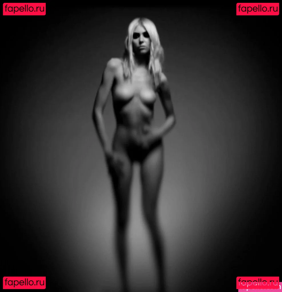 Taylor Momsen Onlyfans Photo Gallery 