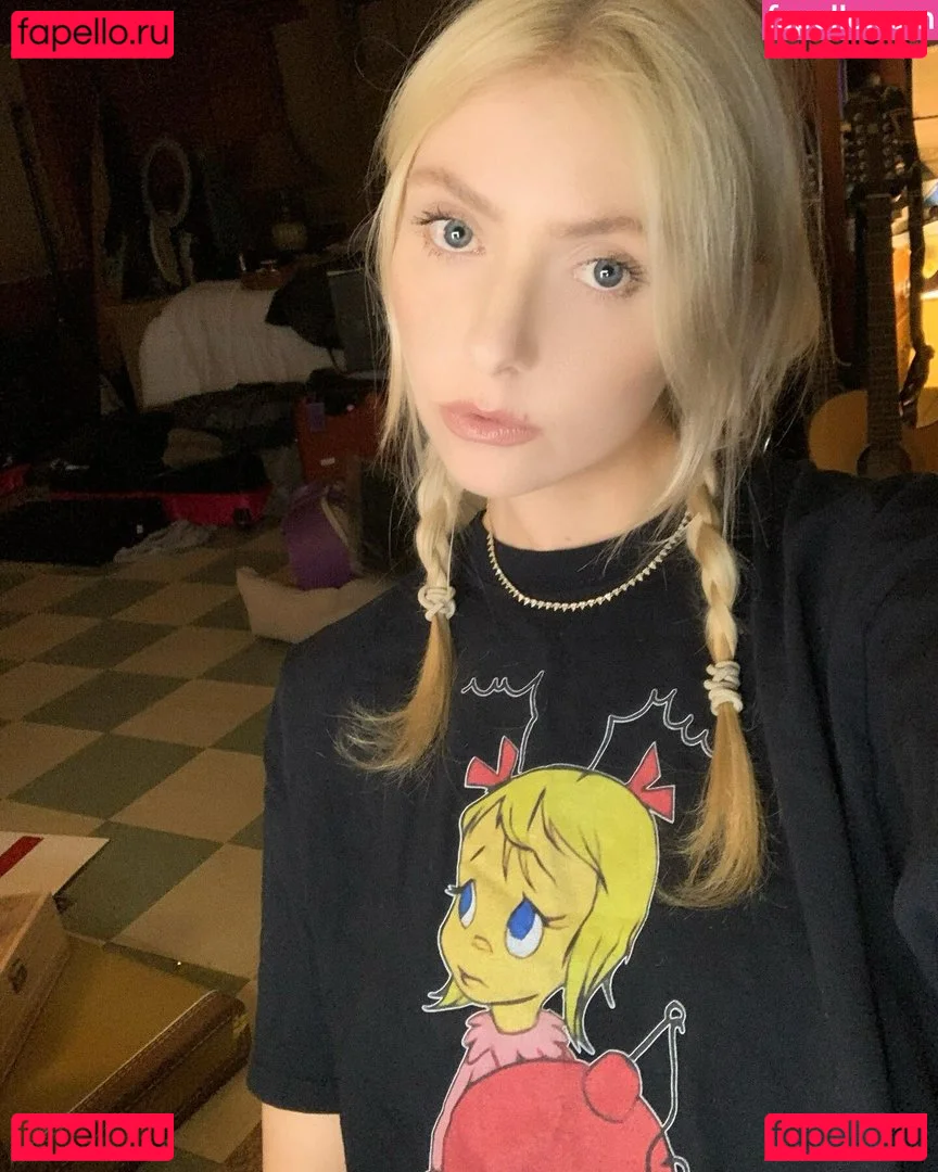 Taylor Momsen Onlyfans Photo Gallery 