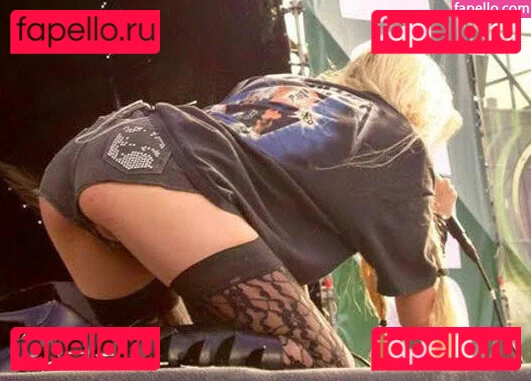 Taylor Momsen Onlyfans Photo Gallery 