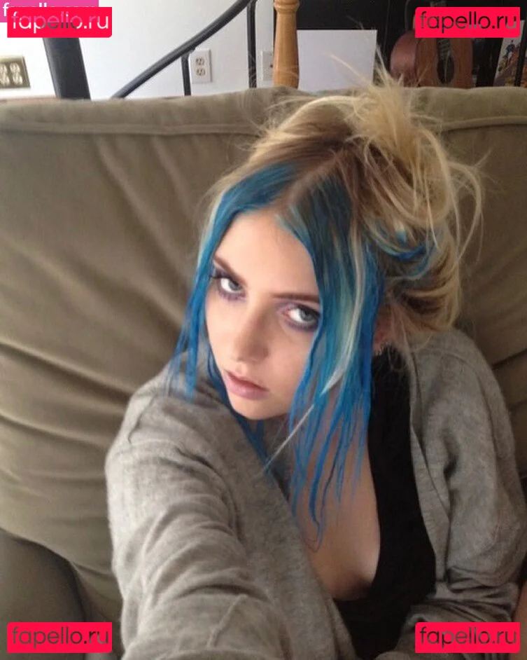 Taylor Momsen Onlyfans Photo Gallery 