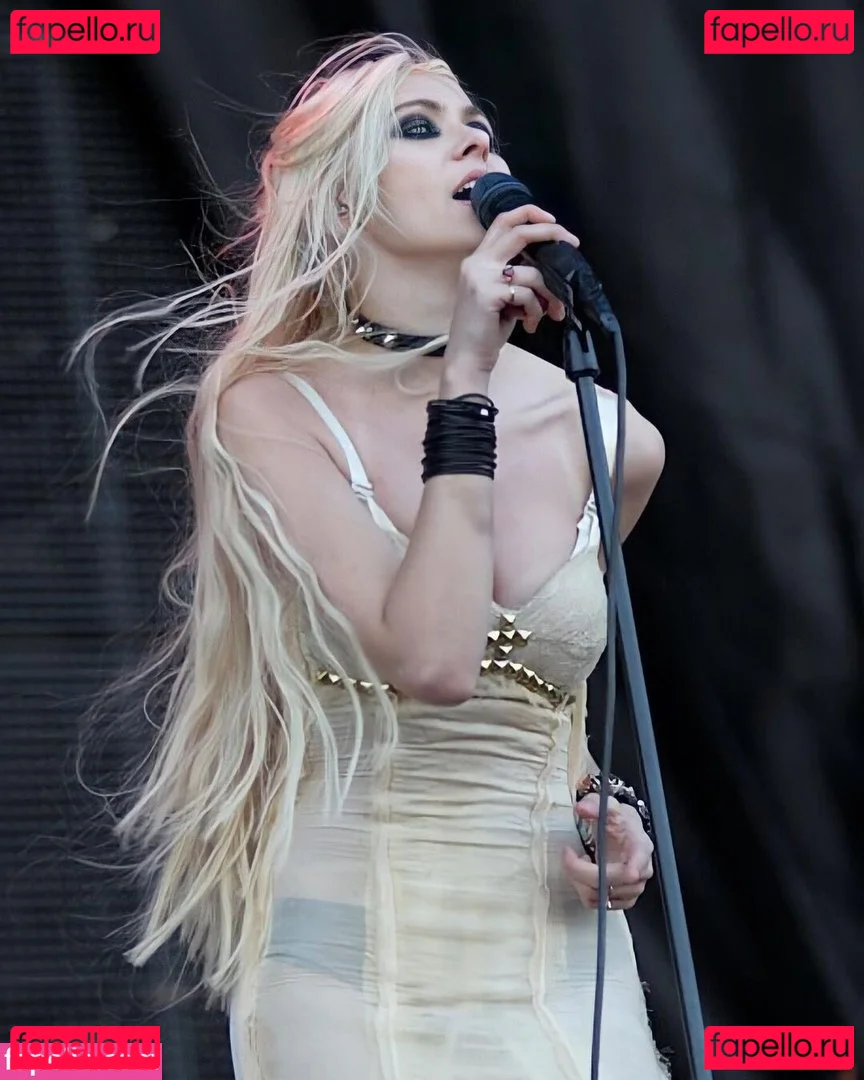 Taylor Momsen Onlyfans Photo Gallery 
