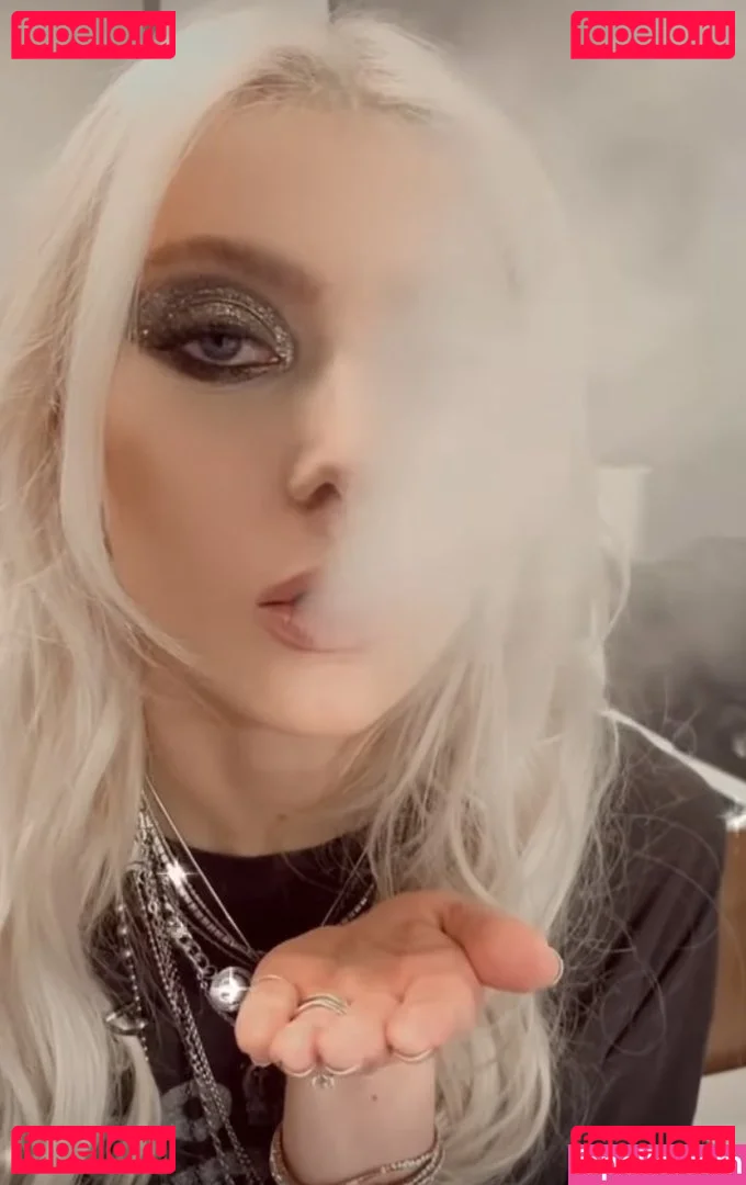 Taylor Momsen Onlyfans Photo Gallery 