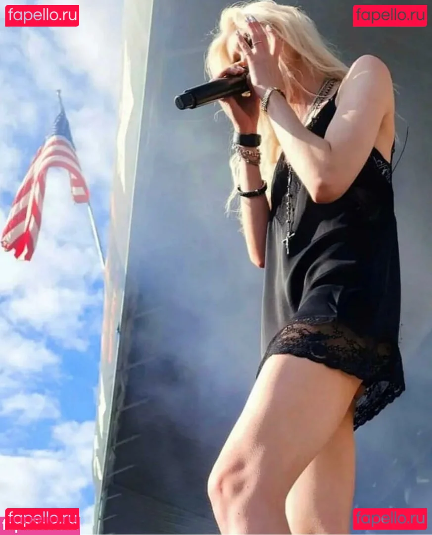 Taylor Momsen Onlyfans Photo Gallery 