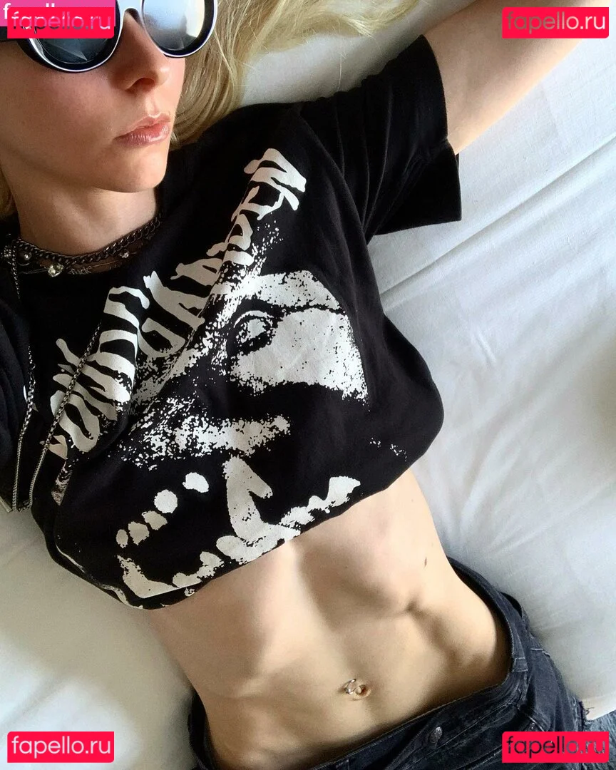 Taylor Momsen Onlyfans Photo Gallery 
