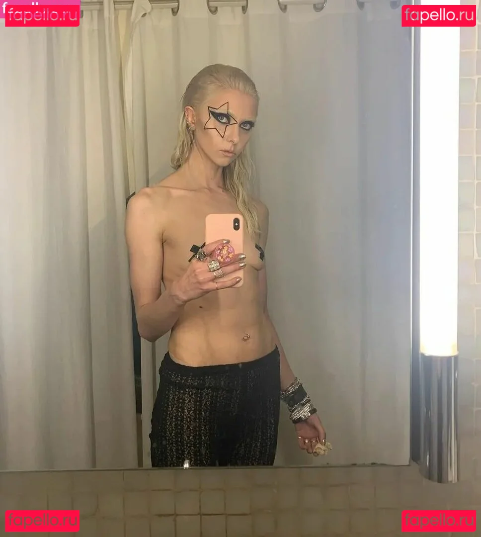 Taylor Momsen Onlyfans Photo Gallery 