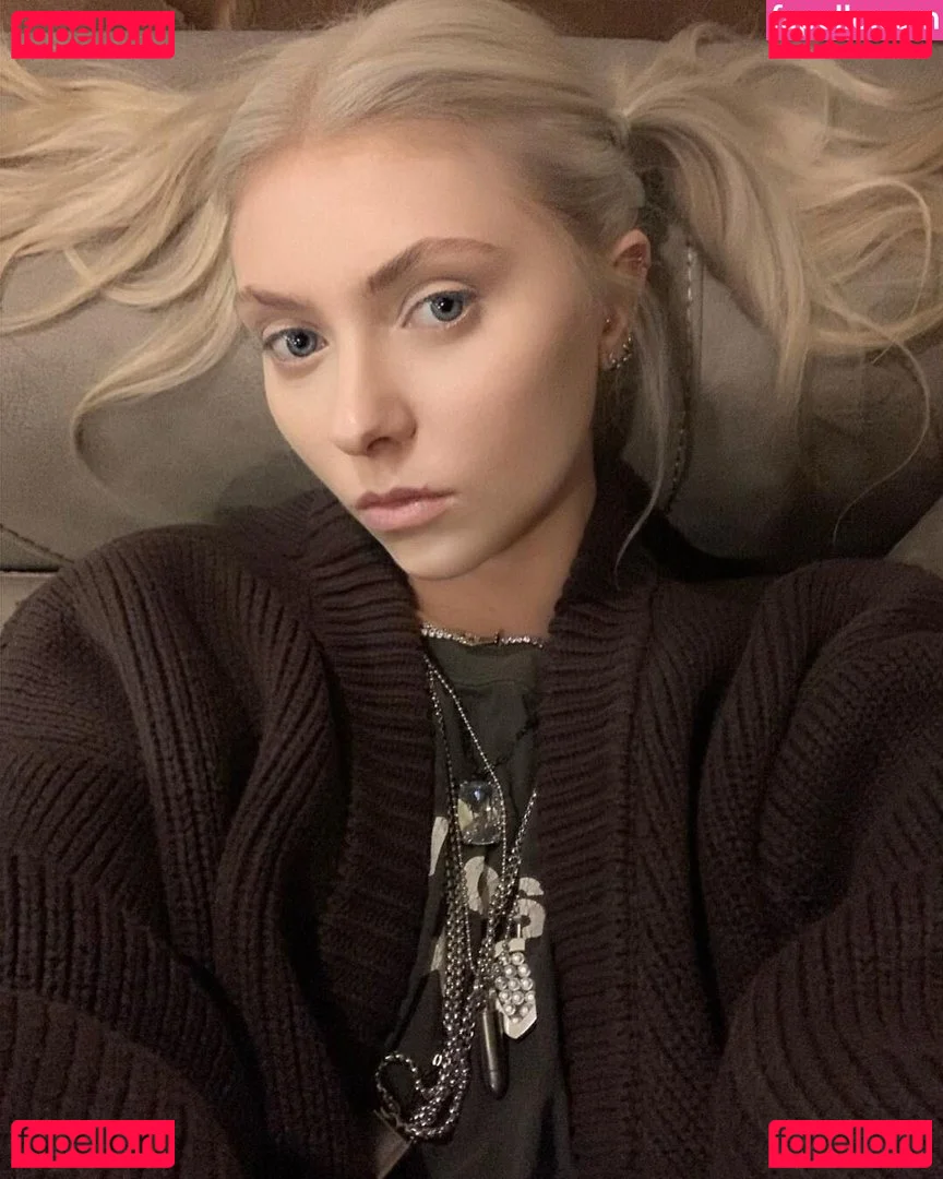 Taylor Momsen Onlyfans Photo Gallery 