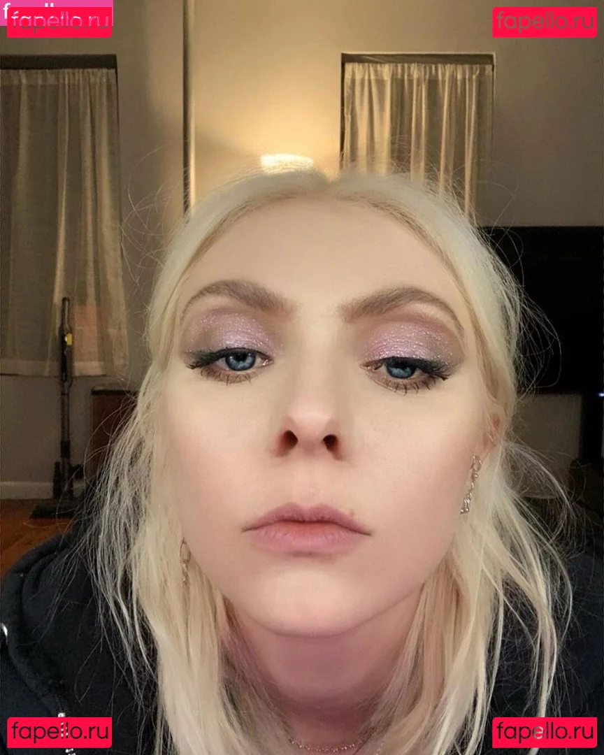 Taylor Momsen Onlyfans Photo Gallery 