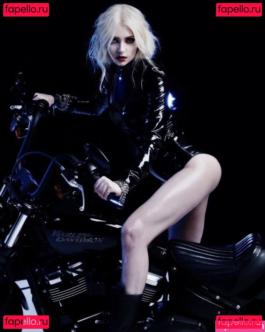 Taylor Momsen Onlyfans Photo Gallery 