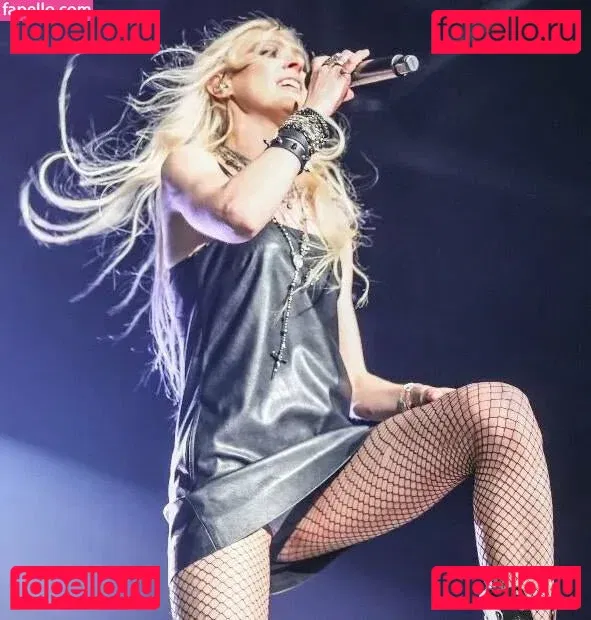 Taylor Momsen Onlyfans Photo Gallery 