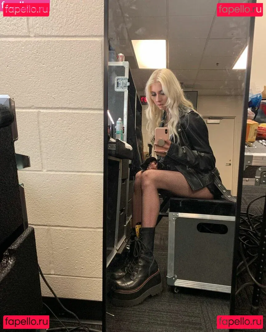 Taylor Momsen Onlyfans Photo Gallery 