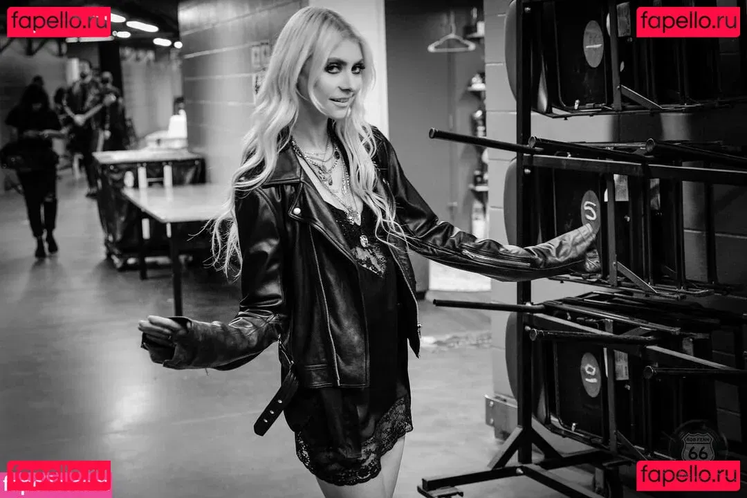 Taylor Momsen Onlyfans Photo Gallery 