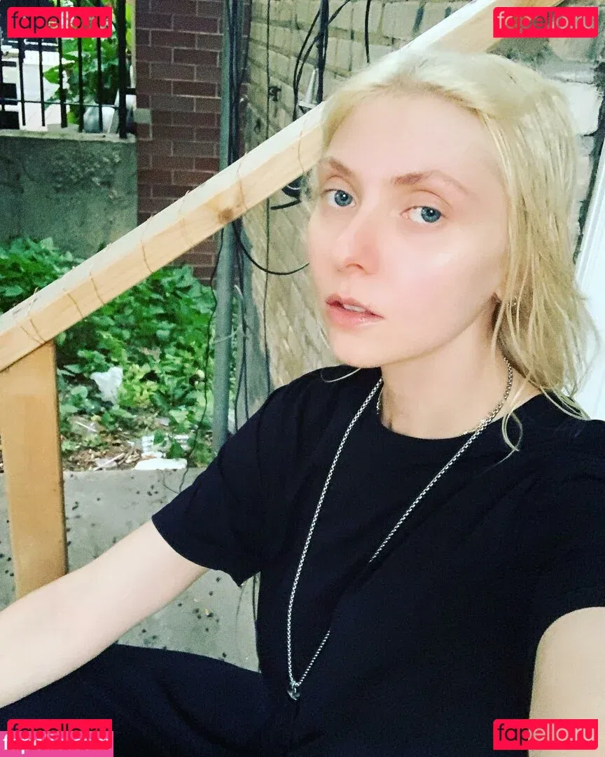 Taylor Momsen Onlyfans Photo Gallery 