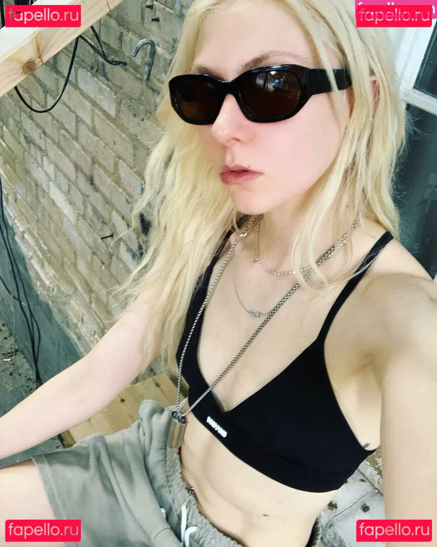 Taylor Momsen Onlyfans Photo Gallery 