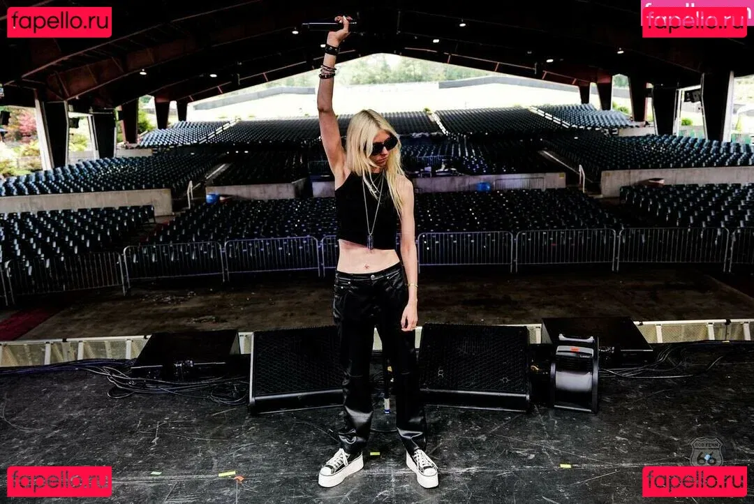 Taylor Momsen Onlyfans Photo Gallery 