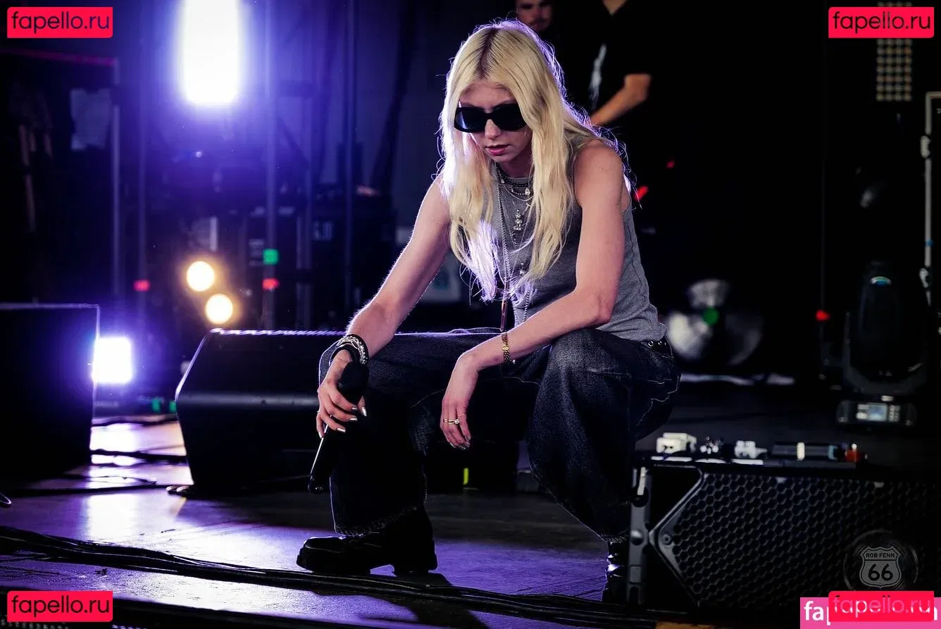 Taylor Momsen Onlyfans Photo Gallery 