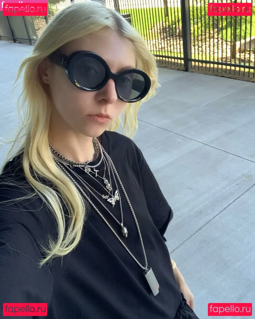 Taylor Momsen Onlyfans Photo Gallery 