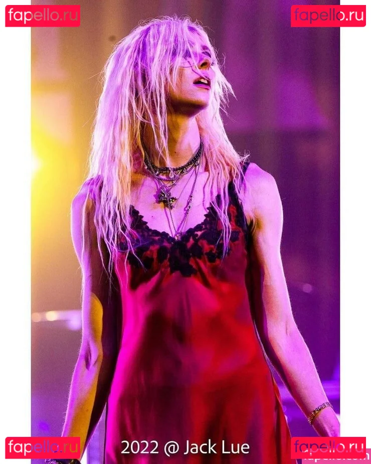 Taylor Momsen Onlyfans Photo Gallery 