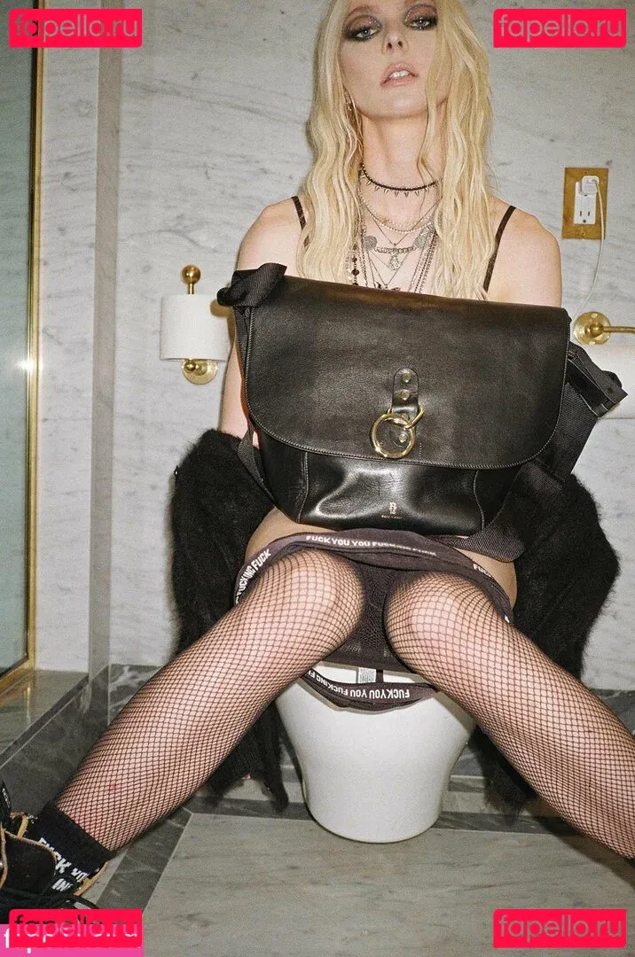 Taylor Momsen Onlyfans Photo Gallery 