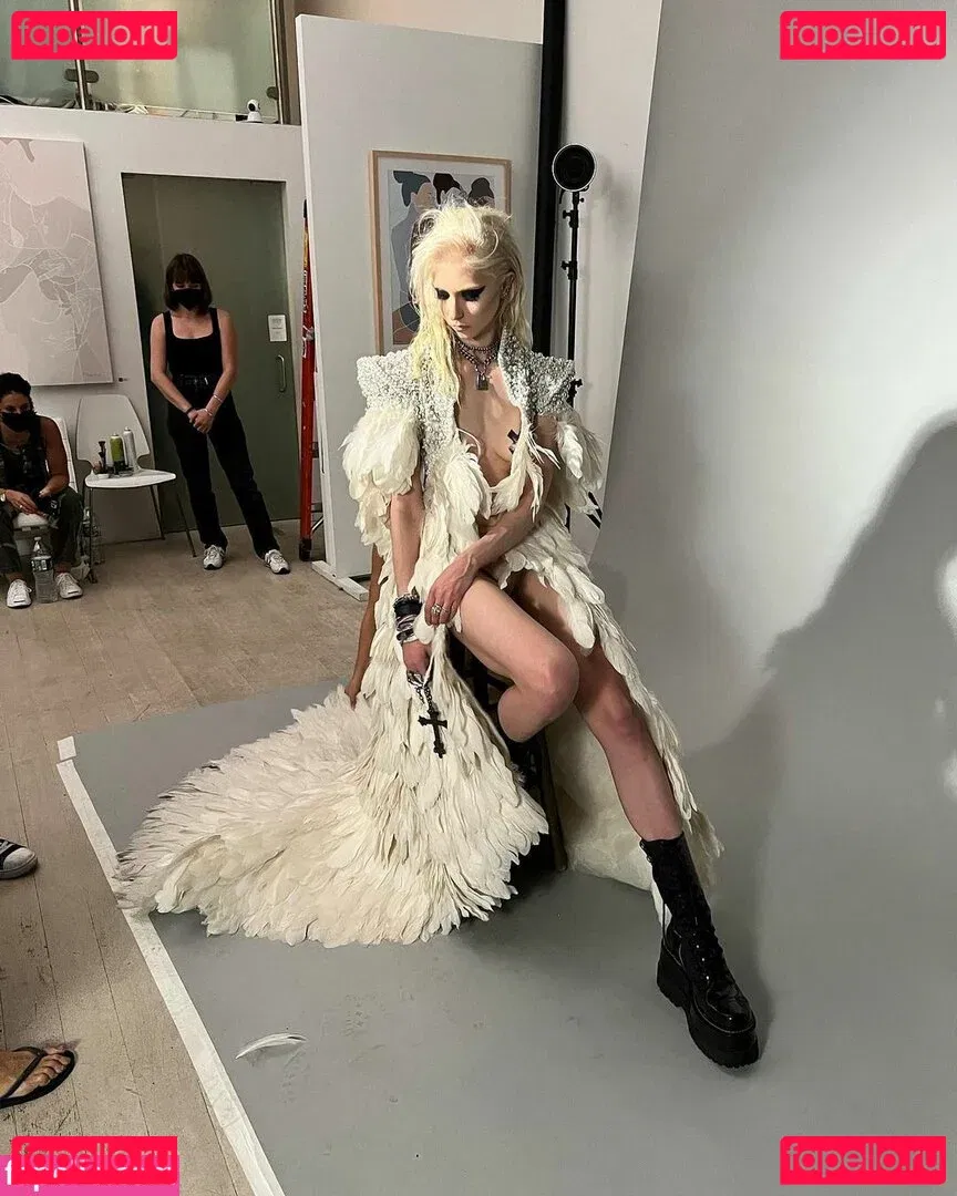 Taylor Momsen Onlyfans Photo Gallery 