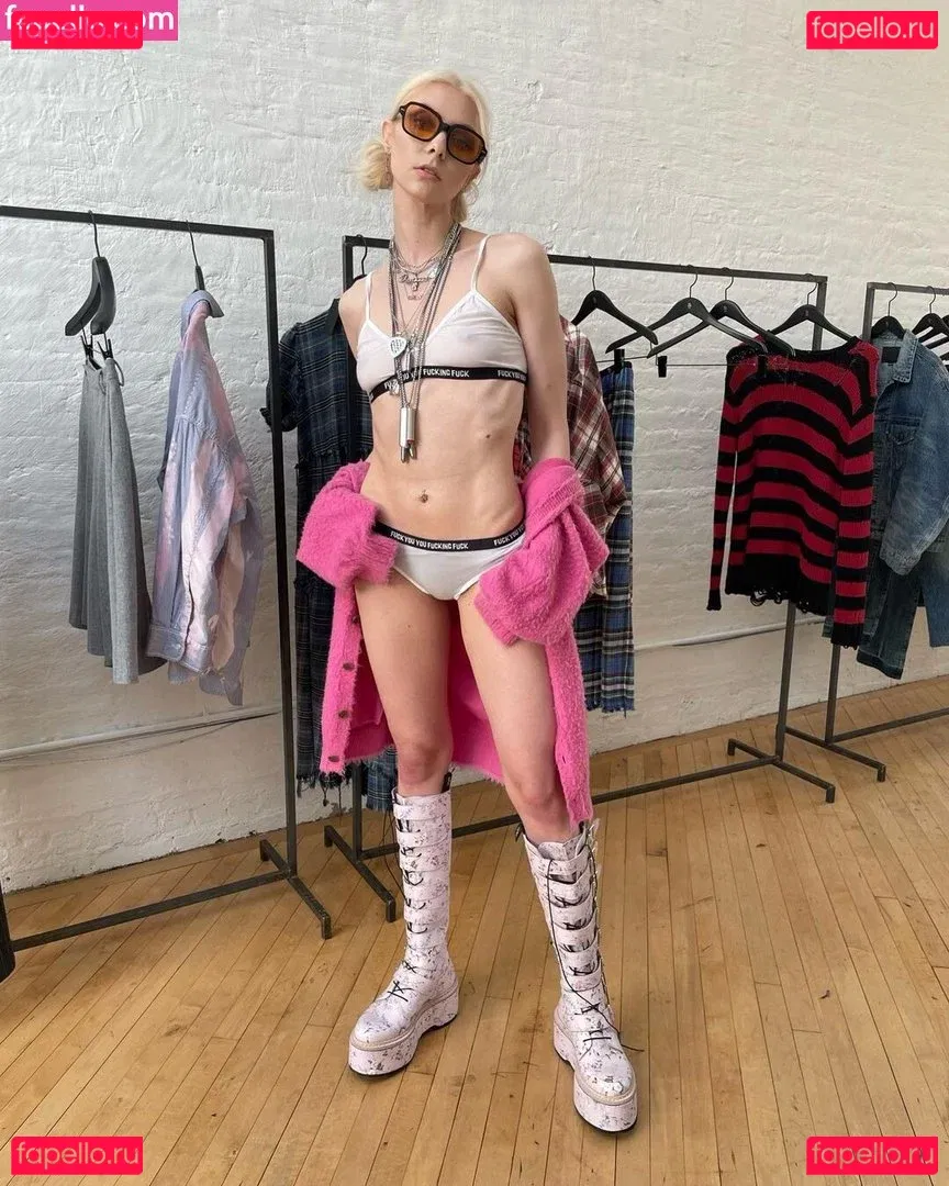 Taylor Momsen Onlyfans Photo Gallery 