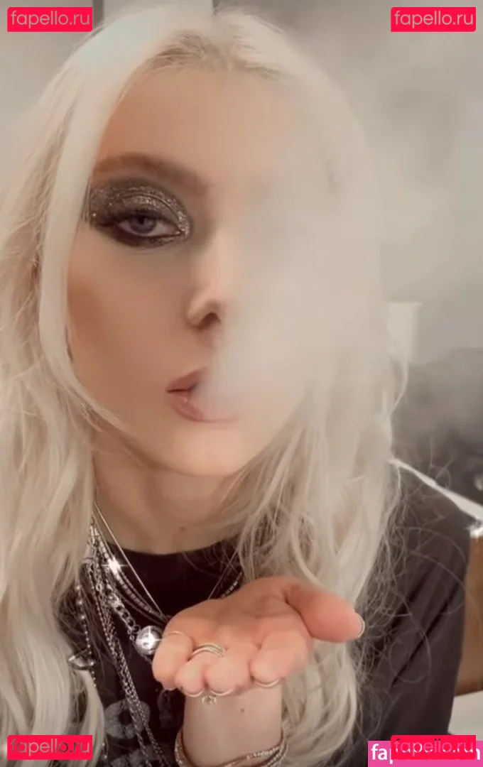 Taylor Momsen Onlyfans Photo Gallery 