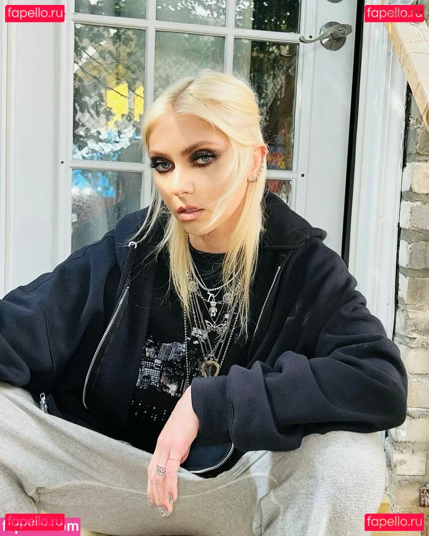 Taylor Momsen Onlyfans Photo Gallery 