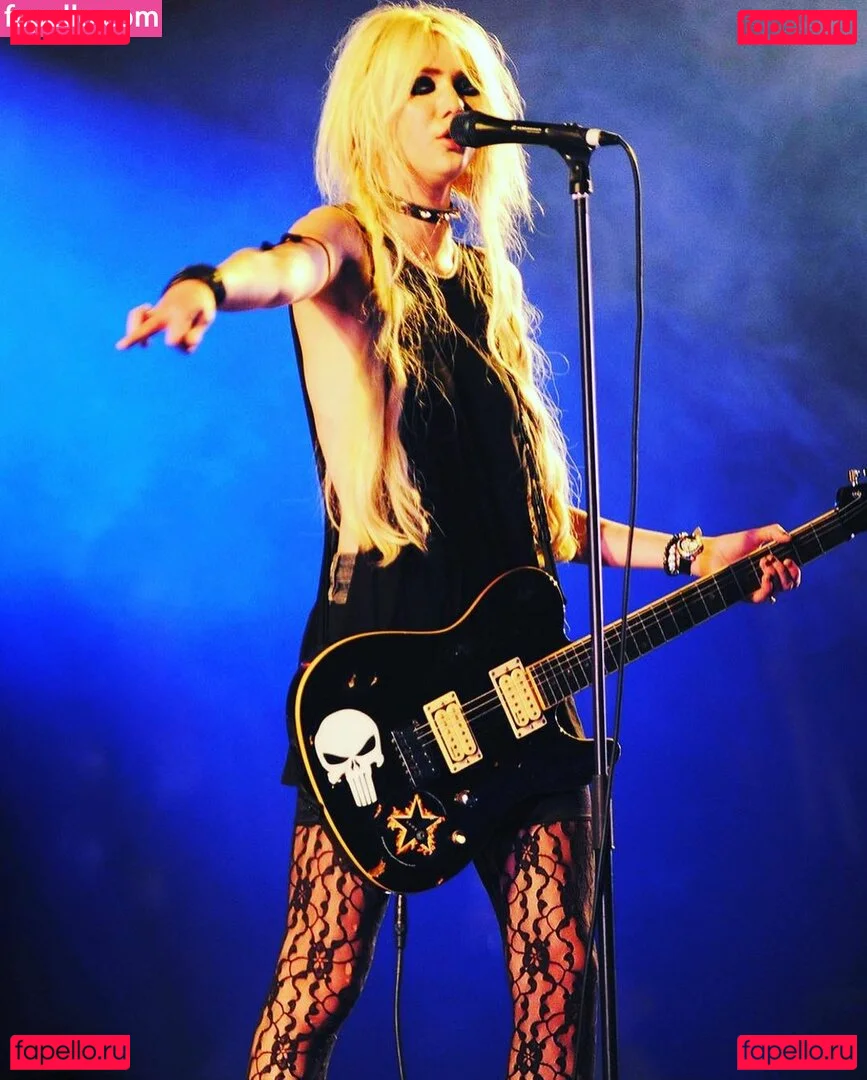 Taylor Momsen Onlyfans Photo Gallery 