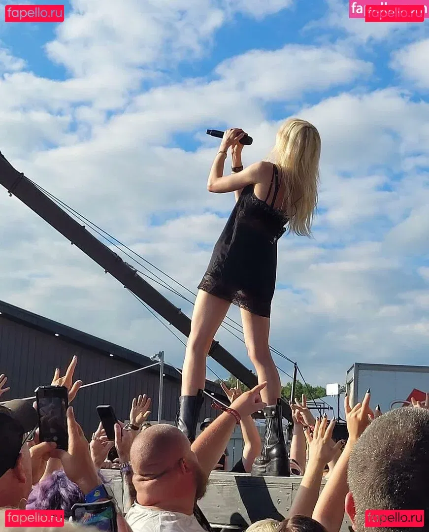 Taylor Momsen Onlyfans Photo Gallery 