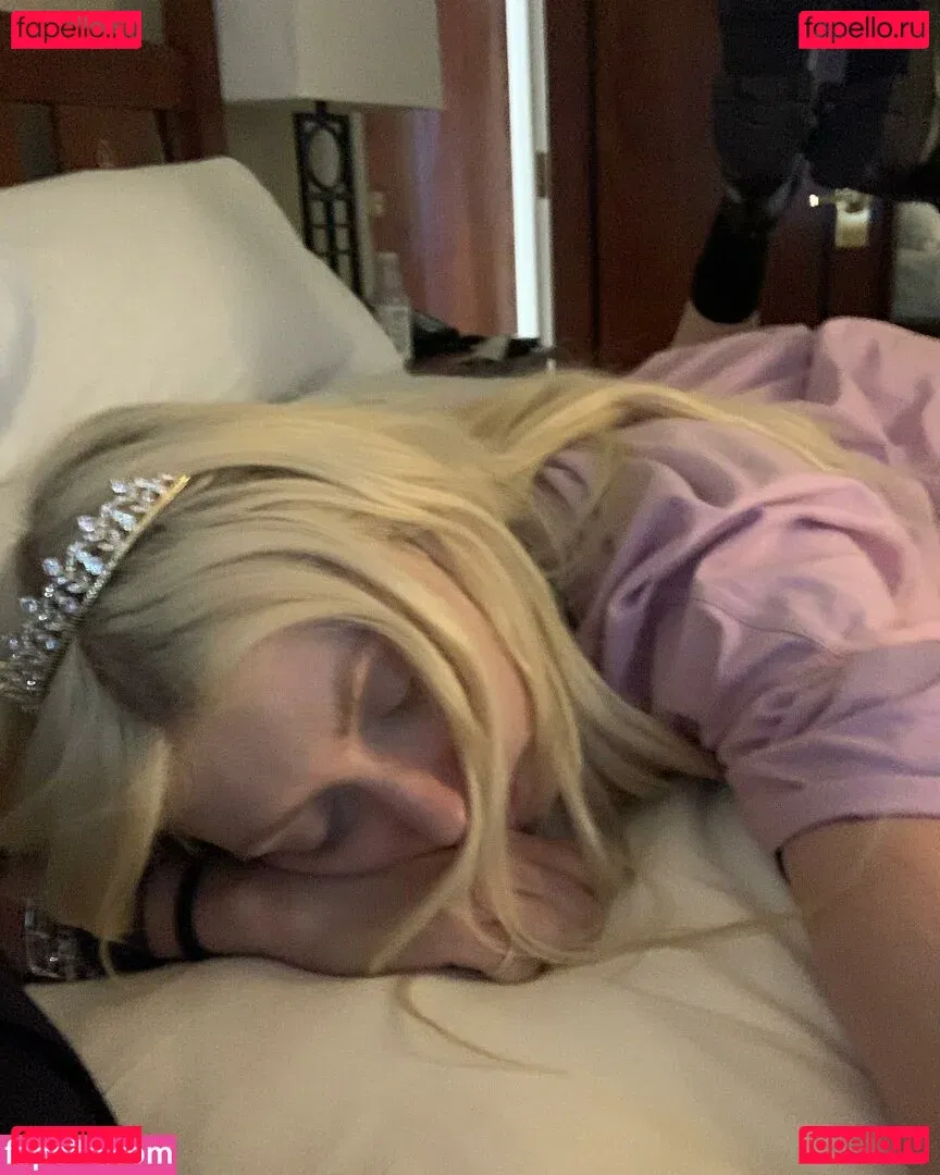 Taylor Momsen Onlyfans Photo Gallery 