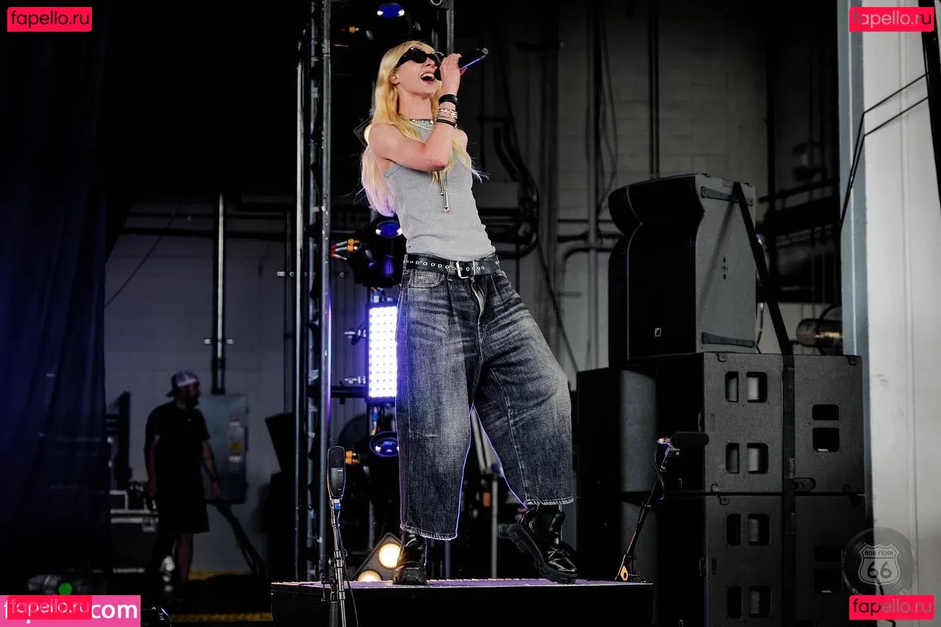 Taylor Momsen Onlyfans Photo Gallery 