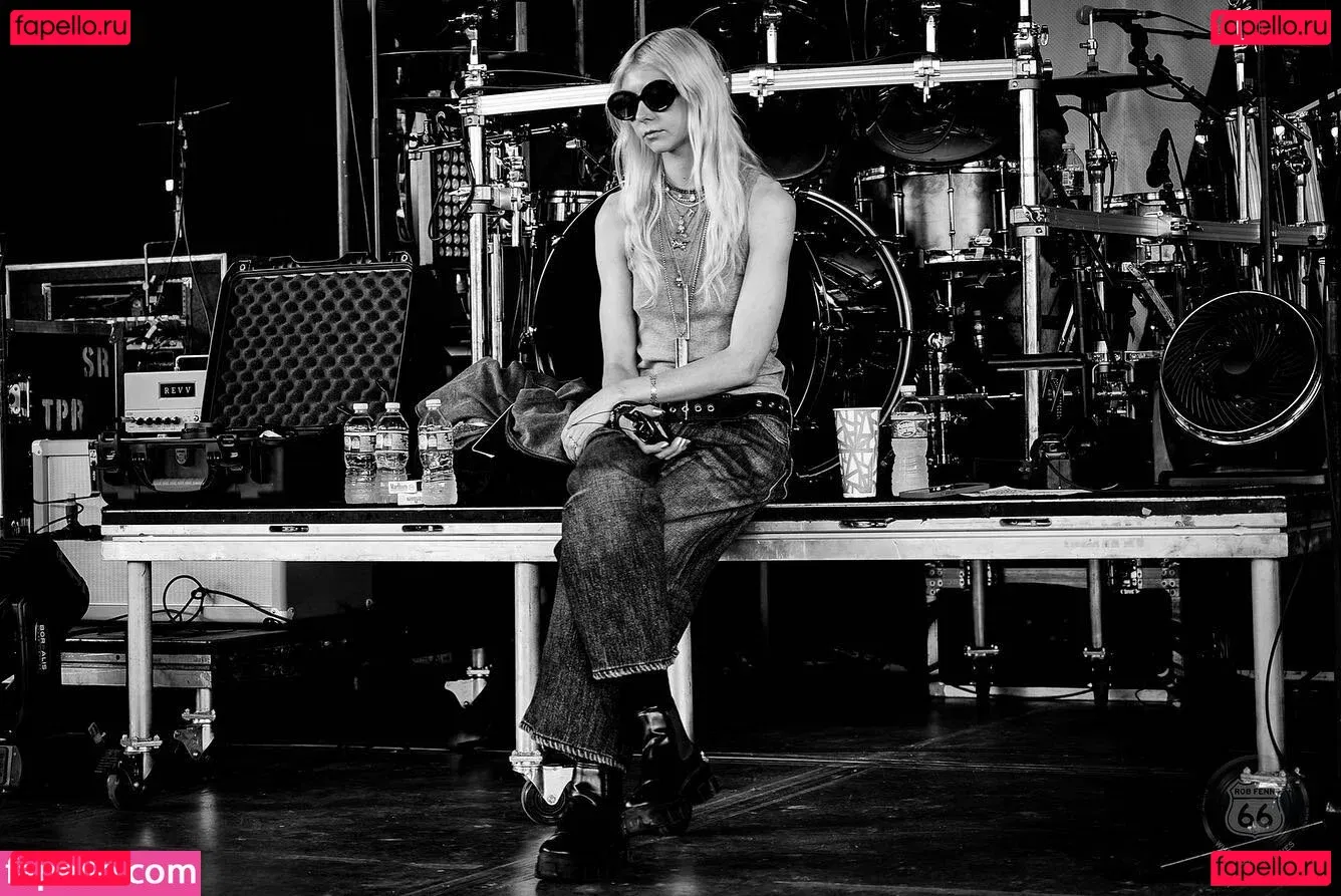 Taylor Momsen Onlyfans Photo Gallery 