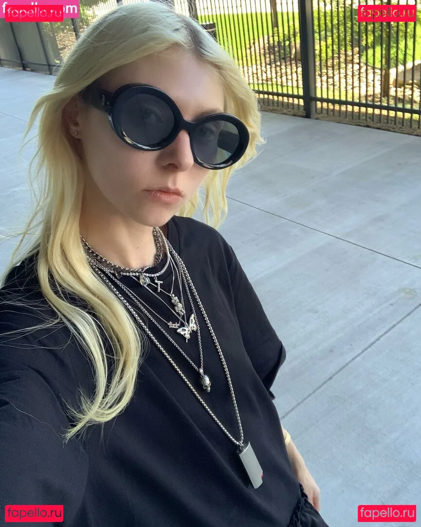 Taylor Momsen Onlyfans Photo Gallery 